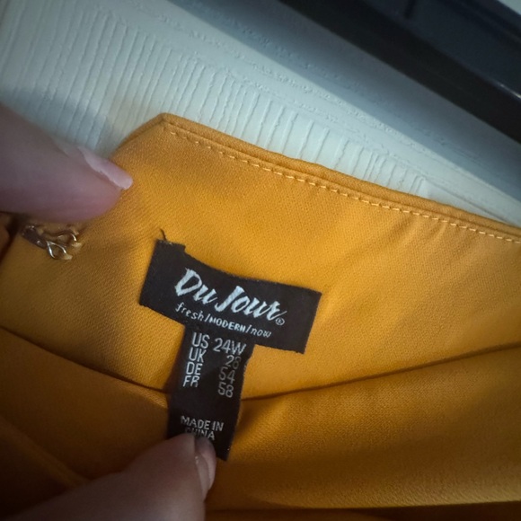 Dressy shorts - Picture 2 of 3